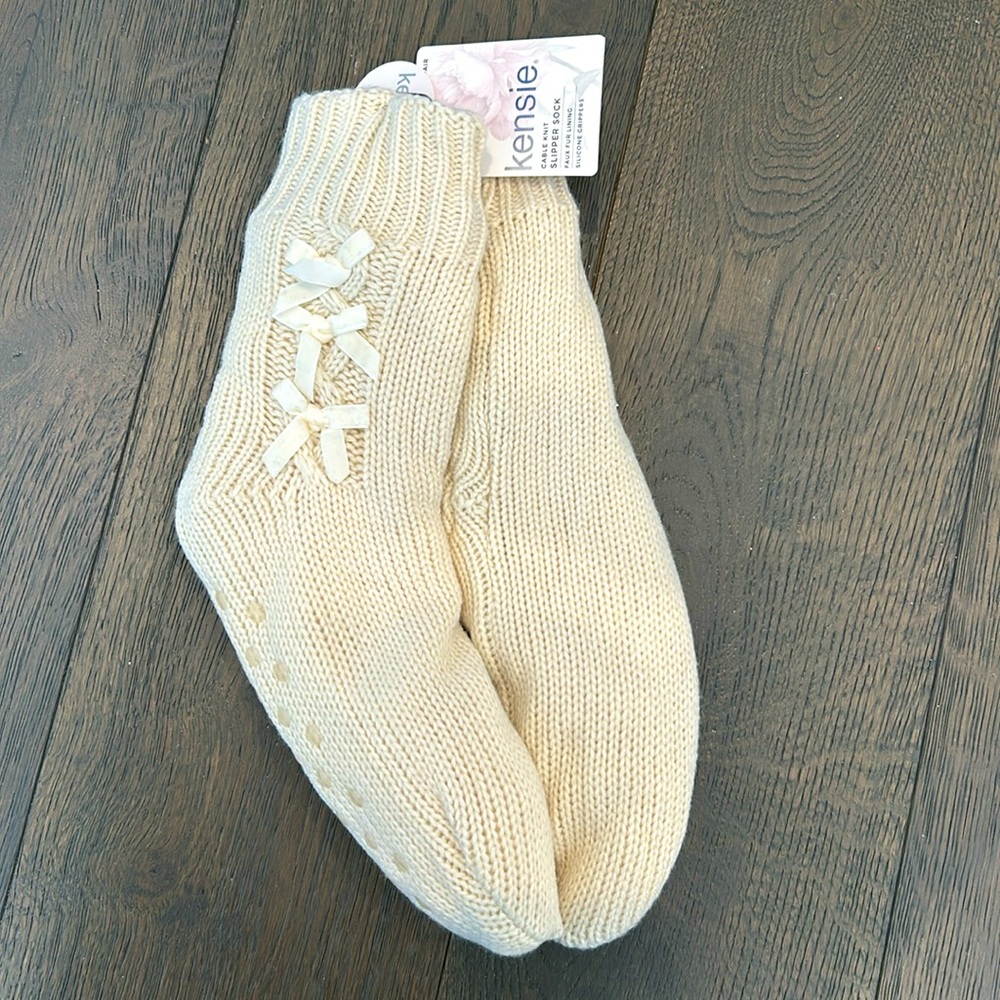 NWT cable knit slipper socks Kensie brand one size fits all cream color